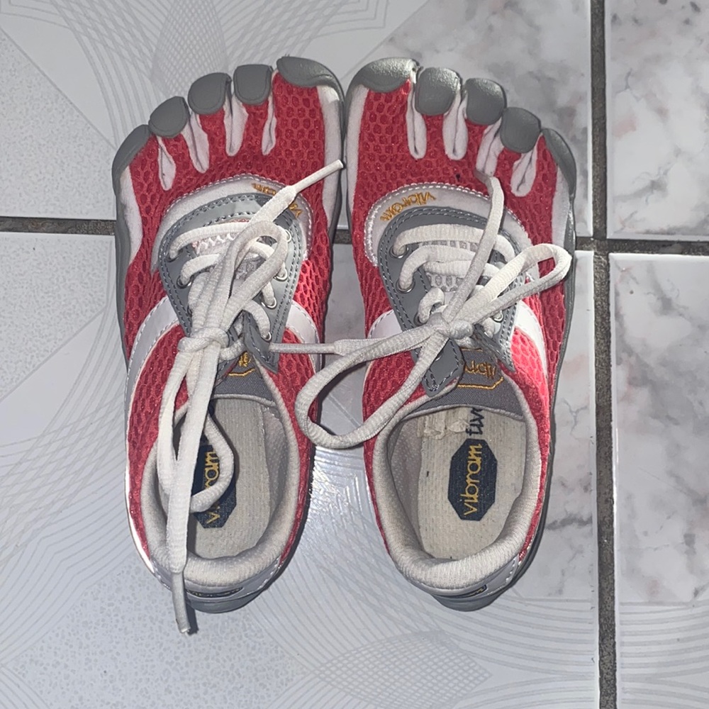 Girls, Vibram Hot Pink Toe Shoes Size 12.5